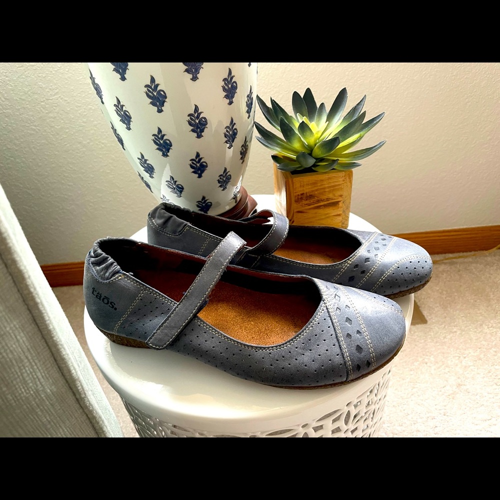 Taos Leather Mary Jane Scamp Flats